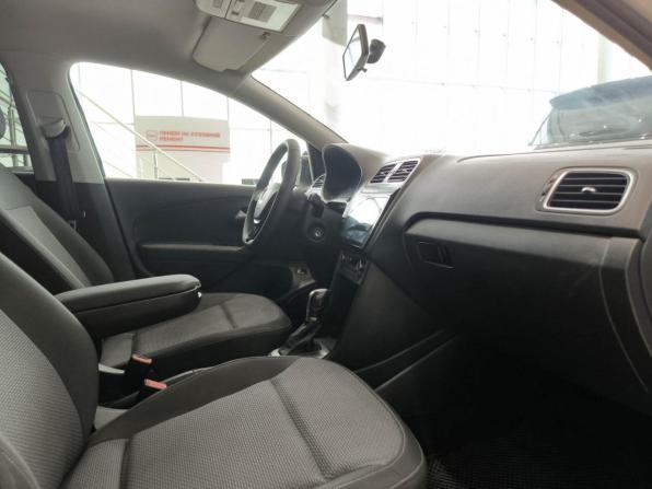 Volkswagen Polo V Рестайлинг с пробегом 2017 года, цена 1 399 000 рублей, 98273 км, седан, Автокод Объявления