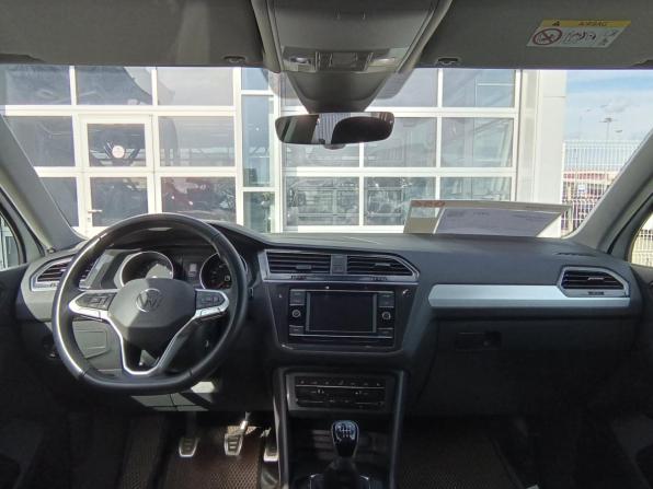 Volkswagen Tiguan II Рестайлинг с пробегом 2021 года, цена 2 680 000 рублей, 28000 км, внедорожник, Автокод Объявления