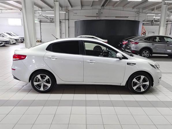 Kia Rio III Рестайлинг с пробегом 2016 года, цена 955 000 рублей, 140800 км, седан, Автокод Объявления
