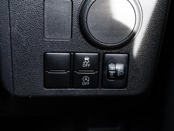 Daihatsu Mira e:S II с пробегом 2021 года, цена 901 000 рублей, 68273 км, хэтчбек, Автокод Объявления