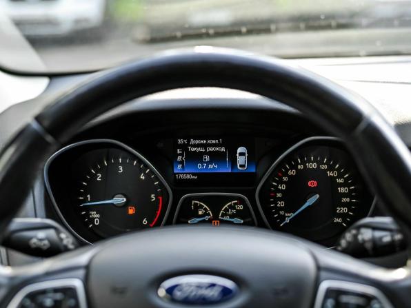 Ford Focus III Рестайлинг с пробегом 2017 года, цена 990 000 рублей, 176558 км, хэтчбек, Автокод Объявления
