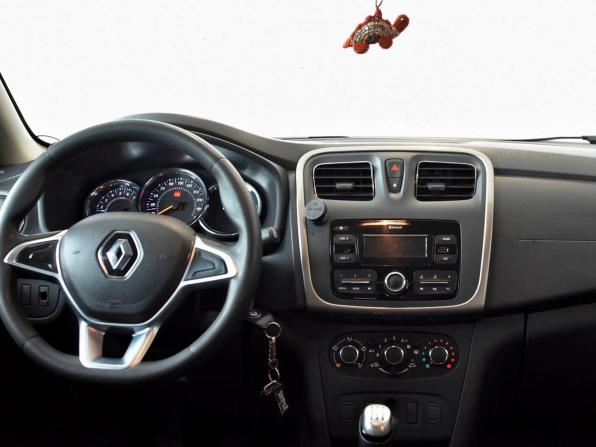Renault Logan II Рестайлинг с пробегом 2021 года, цена 929 000 рублей, 235848 км, седан, Автокод Объявления