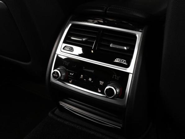 BMW 7 серии VI (G11/G12) с пробегом 2018 года, цена 4 099 000 рублей, 119424 км, седан, Автокод Объявления