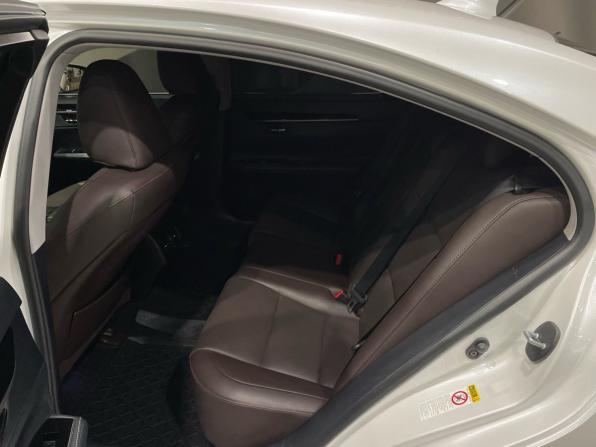 Lexus ES VI Рестайлинг с пробегом 2017 года, цена 2 490 000 рублей, 132973 км, седан, Автокод Объявления