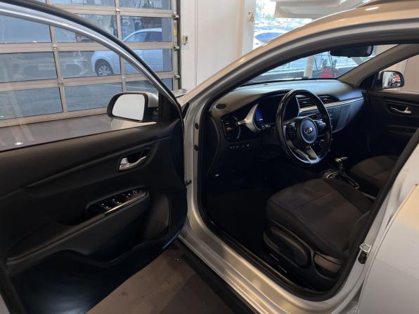 Kia Rio IV Рестайлинг с пробегом 2021 года, цена 1 395 000 рублей, 135838 км, хэтчбек, Автокод Объявления