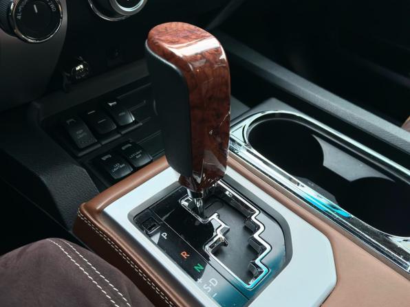 Toyota Tundra II Рестайлинг с пробегом 2015 года, цена 7 899 000 рублей, 77164 км, offers.body_type.unknown, Автокод Объявления