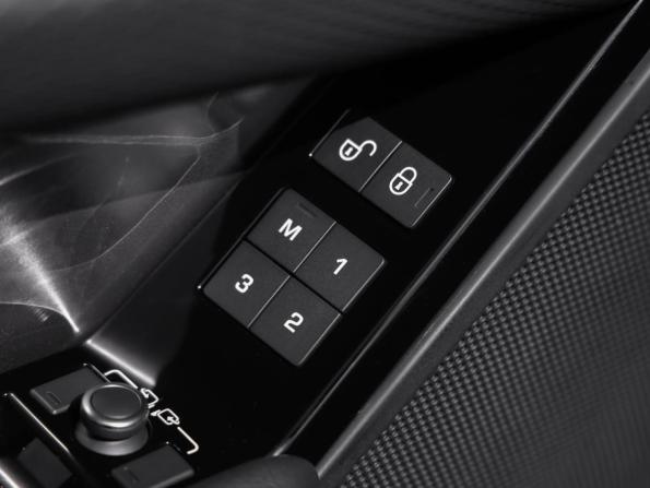 Land Rover Range Rover Velar I с пробегом 2017 года, цена 3 899 000 рублей, 69441 км, внедорожник, Автокод Объявления