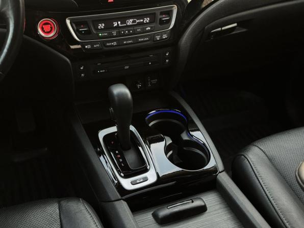 Honda Pilot III с пробегом 2017 года, цена 3 399 000 рублей, 110700 км, внедорожник, Автокод Объявления