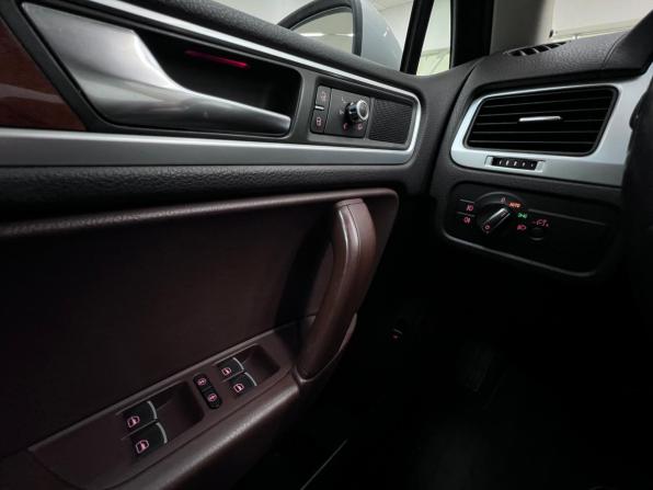 Volkswagen Touareg II с пробегом 2012 года, цена 2 399 000 рублей, 119230 км, внедорожник, Автокод Объявления