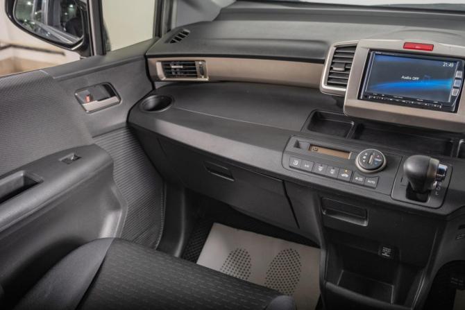 Honda Freed I Рестайлинг с пробегом 2012 года, цена 1 229 000 рублей, 109000 км, компактвэн, Автокод Объявления