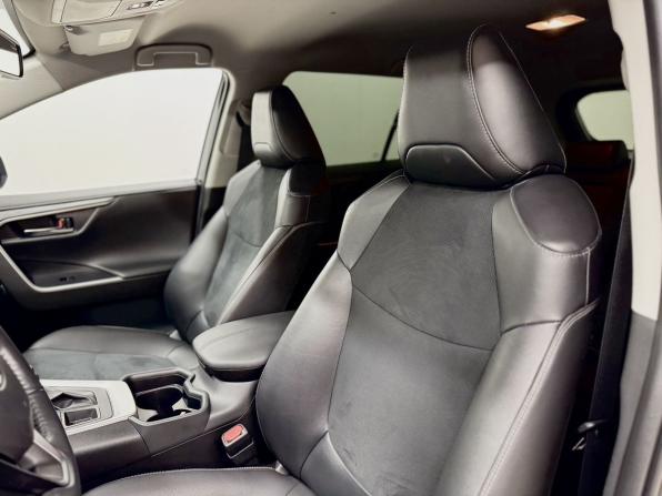 Toyota RAV4 V (XA50) с пробегом 2021 года, цена 4 350 000 рублей, 67412 км, внедорожник, Автокод Объявления