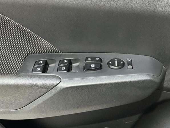 Hyundai Solaris II с пробегом 2018 года, цена 1 355 000 рублей, 83988 км, седан, Автокод Объявления