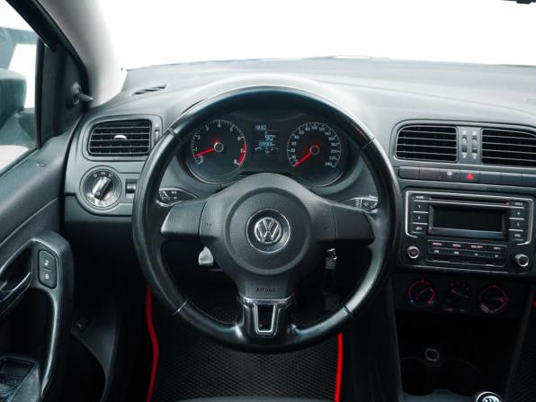 Volkswagen Polo V Рестайлинг с пробегом 2015 года, цена 739 900 рублей, 200000 км, седан, Автокод Объявления