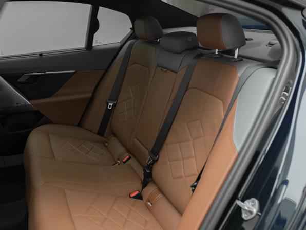 BMW 5 серии VIII (G60/G61/G68) с пробегом 2025 года, цена 9 990 000 рублей, 1210 км, седан, Автокод Объявления