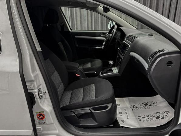 Skoda Octavia II (A5) Рестайлинг с пробегом 2011 года, цена 749 000 рублей, 210978 км, лифтбек, Автокод Объявления