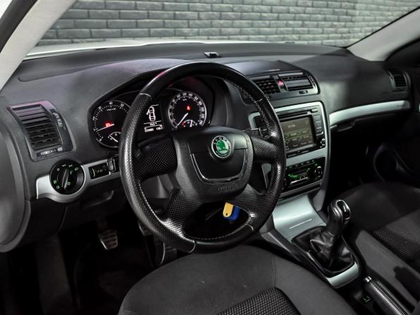 Skoda Octavia II (A5) Рестайлинг с пробегом 2013 года, цена 1 250 000 рублей, 223085 км, универсал, Автокод Объявления