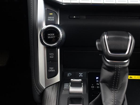 Toyota Land Cruiser 300 Series с пробегом 2023 года, цена 12 699 000 рублей, 26744 км, внедорожник, Автокод Объявления