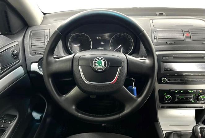 Skoda Octavia II (A5) Рестайлинг с пробегом 2012 года, цена 640 000 рублей, 235450 км, лифтбек, Автокод Объявления