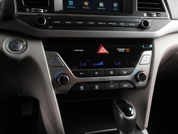 Hyundai Elantra VI (AD) с пробегом 2017 года, цена 1 299 000 рублей, 170814 км, седан, Автокод Объявления