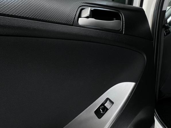 Hyundai Solaris I Рестайлинг с пробегом 2015 года, цена 995 000 рублей, 97234 км, хэтчбек, Автокод Объявления