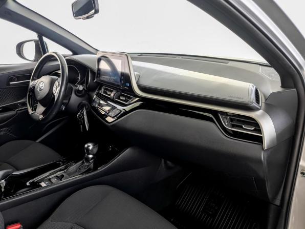 Toyota C-HR I с пробегом 2018 года, цена 1 970 000 рублей, 156834 км, внедорожник, Автокод Объявления