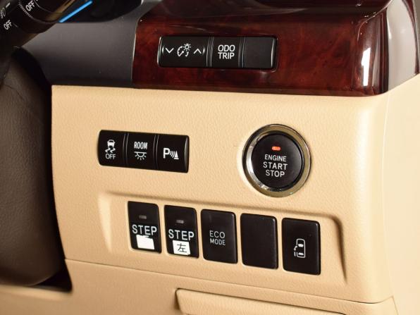 Toyota Vellfire I с пробегом 2014 года, цена 2 325 995 рублей, 133502 км, минивэн, Автокод Объявления
