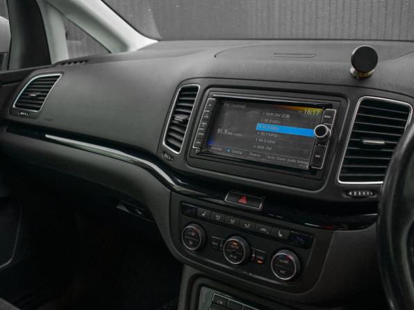 Volkswagen Sharan II Рестайлинг с пробегом 2017 года, цена 1 695 000 рублей, 200638 км, минивэн, Автокод Объявления