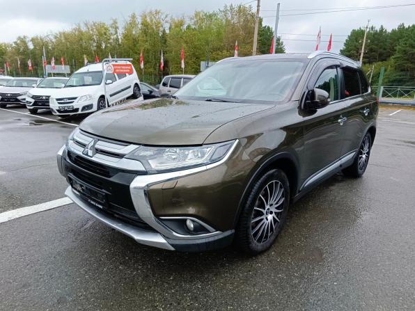 Mitsubishi Outlander III Рестайлинг 2 с пробегом 2016 года, цена 1 699 995 рублей, 235333 км, внедорожник, Автокод Объявления