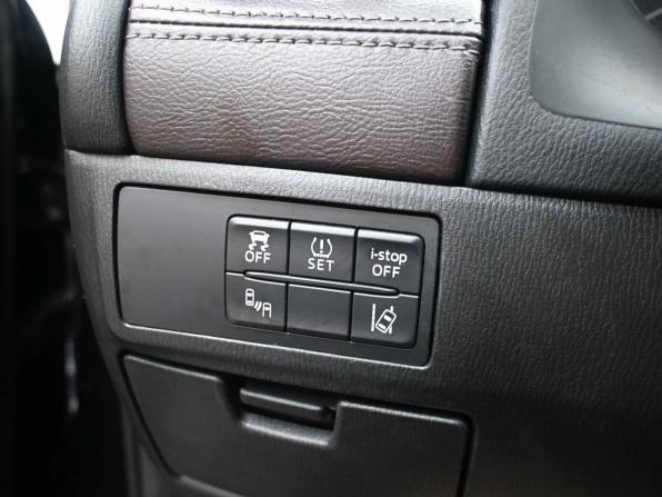 Mazda 6 III (GJ) Рестайлинг с пробегом 2015 года, цена 1 719 900 рублей, 238532 км, седан, Автокод Объявления