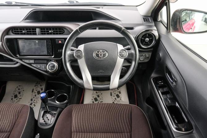 Toyota Aqua I Рестайлинг с пробегом 2015 года, цена 999 000 рублей, 137500 км, хэтчбек, Автокод Объявления