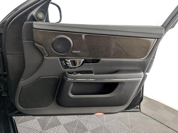 Jaguar XJ IV (X351) Рестайлинг с пробегом 2019 года, цена 3 700 000 рублей, 95135 км, седан, Автокод Объявления