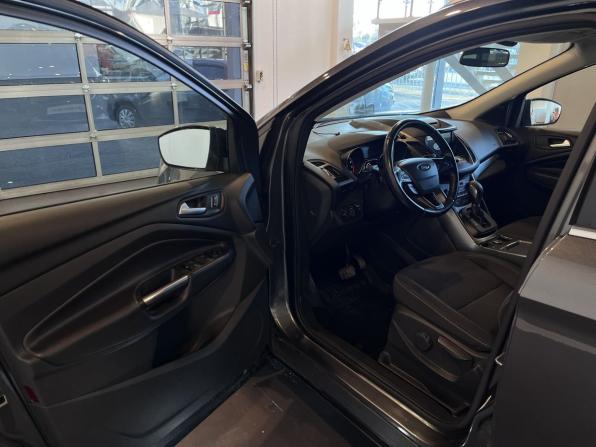 Ford Kuga II Рестайлинг с пробегом 2018 года, цена 1 650 000 рублей, 76500 км, внедорожник, Автокод Объявления