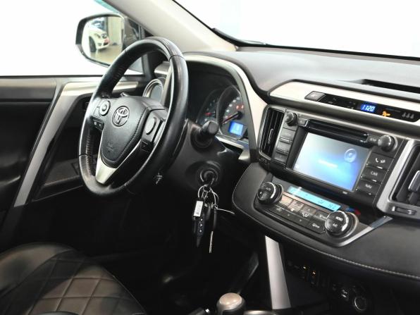 Toyota RAV4 IV (XA40) с пробегом 2015 года, цена 1 910 000 рублей, 253823 км, внедорожник, Автокод Объявления