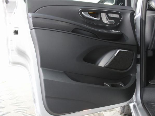 Mercedes-Benz V-Класс III (W447) Рестайлинг с пробегом 2021 года, цена 8 750 000 рублей, 16700 км, минивэн, Автокод Объявления