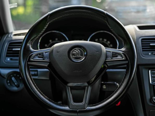 Skoda Yeti I Рестайлинг с пробегом 2017 года, цена 900 000 рублей, 284275 км, внедорожник, Автокод Объявления