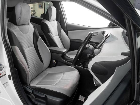 Toyota Prius IV (XW50) с пробегом 2016 года, цена 1 755 000 рублей, 184729 км, лифтбек, Автокод Объявления
