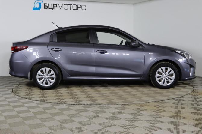 Kia Rio IV Рестайлинг с пробегом 2021 года, цена 1 429 990 рублей, 141221 км, седан, Автокод Объявления