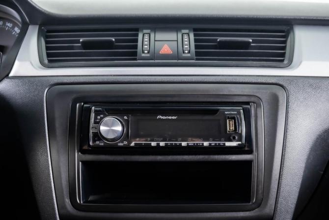 Skoda Rapid I с пробегом 2014 года, цена 949 000 рублей, 118000 км, лифтбек, Автокод Объявления