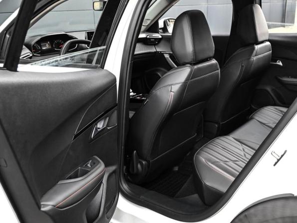 Peugeot 2008 II с пробегом 2021 года, цена 1 919 000 рублей, 13598 км, внедорожник, Автокод Объявления