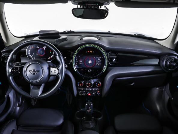 Mini Hatch III (F55/F56) Рестайлинг 2 с пробегом 2021 года, цена 3 467 000 рублей, 27016 км, хэтчбек, Автокод Объявления