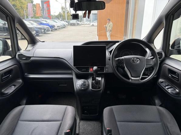 Toyota Voxy III (R80) Рестайлинг с пробегом 2018 года, цена 2 120 000 рублей, 171144 км, минивэн, Автокод Объявления