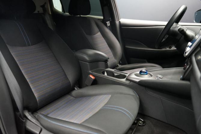 Nissan Leaf II (ZE1) с пробегом 2023 года, цена 2 570 000 рублей, 32000 км, хэтчбек, Автокод Объявления