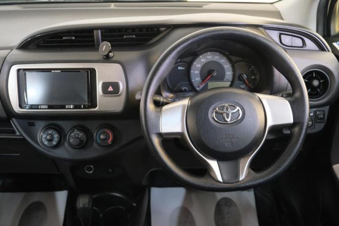 Toyota Vitz III (XP130) Рестайлинг с пробегом 2016 года, цена 1 129 000 рублей, 87000 км, хэтчбек, Автокод Объявления