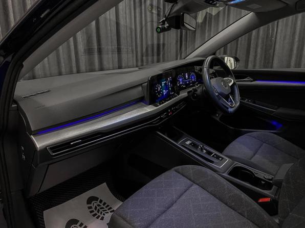 Volkswagen Golf VIII с пробегом 2022 года, цена 1 590 000 рублей, 45000 км, универсал, Автокод Объявления