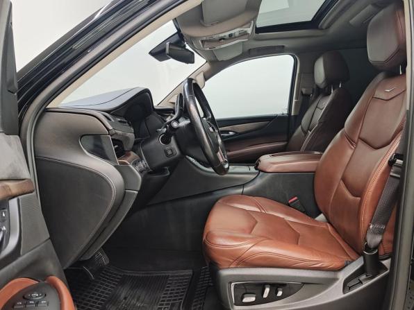 Cadillac Escalade IV с пробегом 2016 года, цена 4 000 000 рублей, 192825 км, внедорожник, Автокод Объявления