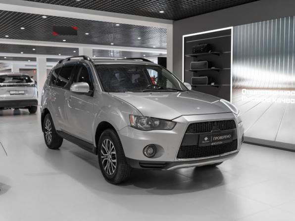 Mitsubishi Outlander II Рестайлинг с пробегом 2011 года, цена 815 000 рублей, 302279 км, внедорожник, Автокод Объявления