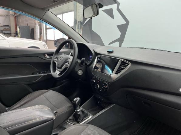 Hyundai Solaris II с пробегом 2017 года, цена 1 099 900 рублей, 169900 км, седан, Автокод Объявления