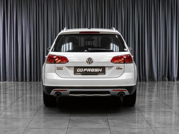 Volkswagen Golf VII Рестайлинг с пробегом 2017 года, цена 1 799 000 рублей, 172982 км, универсал, Автокод Объявления