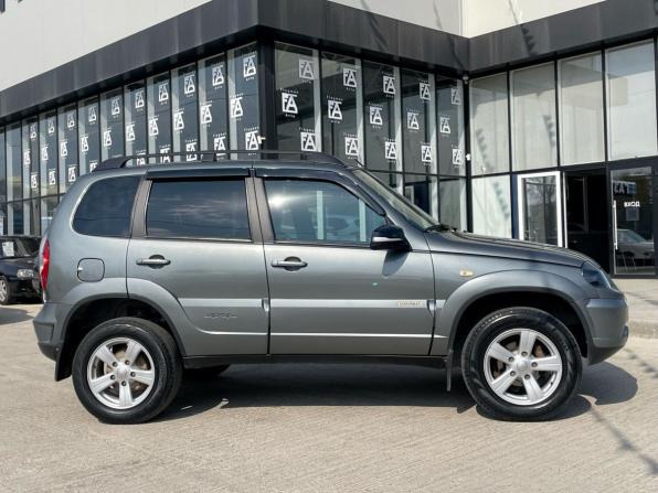 Chevrolet Niva I Рестайлинг с пробегом 2017 года, цена 884 000 рублей, 52000 км, внедорожник, Автокод Объявления