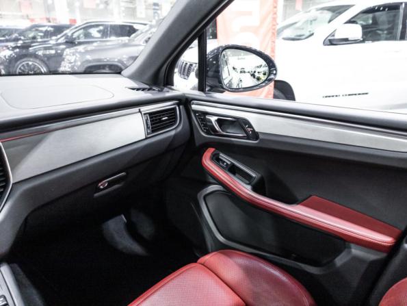 Porsche Macan I с пробегом 2017 года, цена 3 399 700 рублей, 141282 км, внедорожник, Автокод Объявления